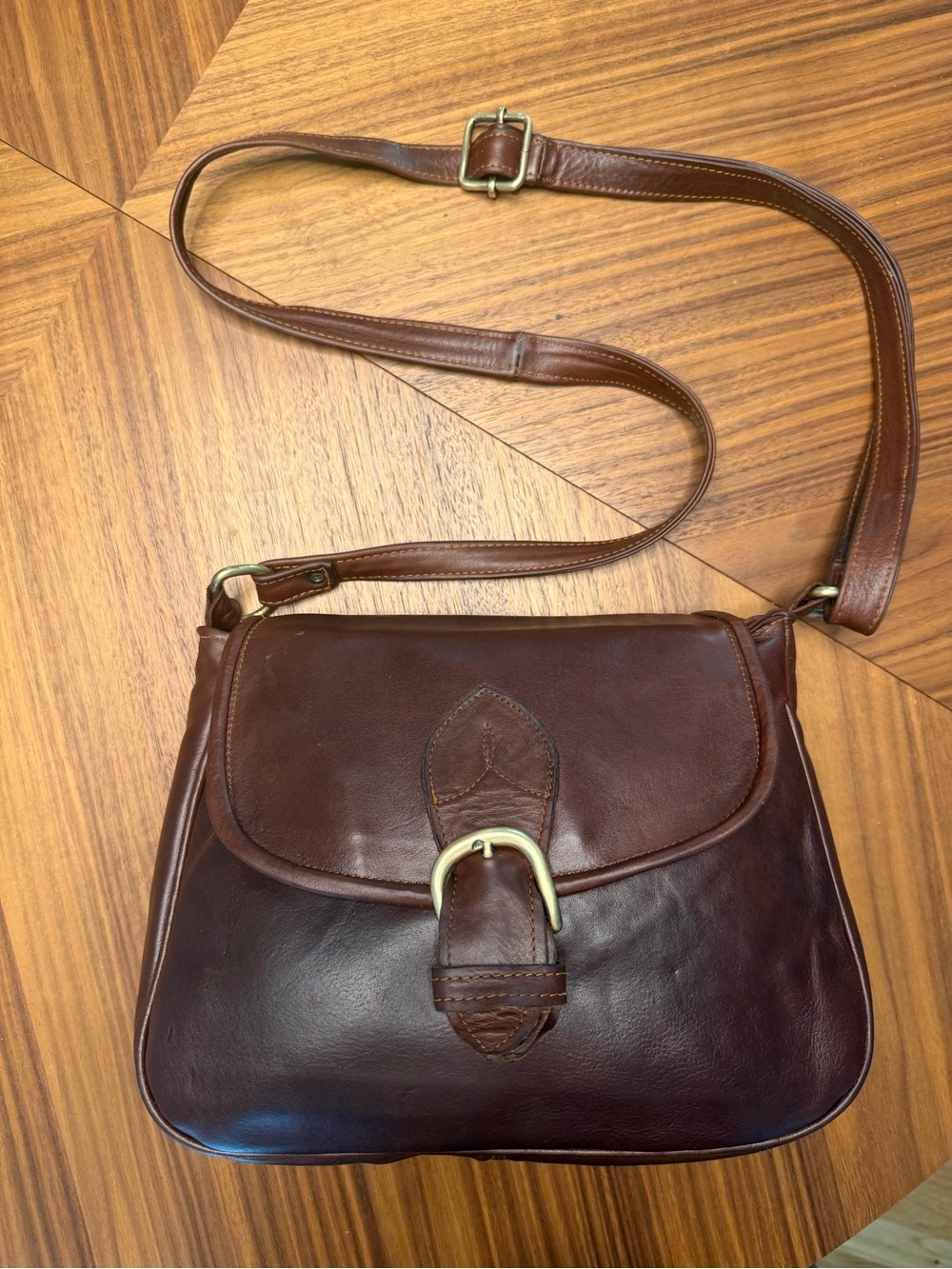Classic Brown Leather Crossbody Bag, unbranded